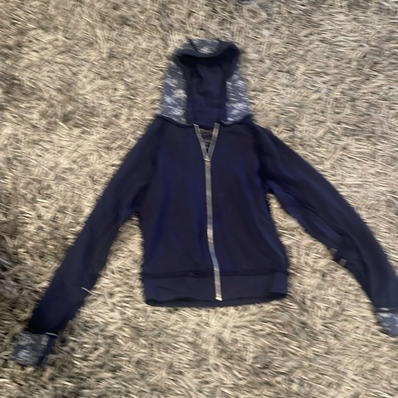 Skull & crossbones hoodie - Picture 1 of 5